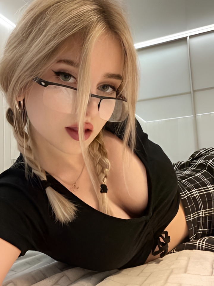 Индивидуалка Флора, доступна для личного знакомства от 10000 руб