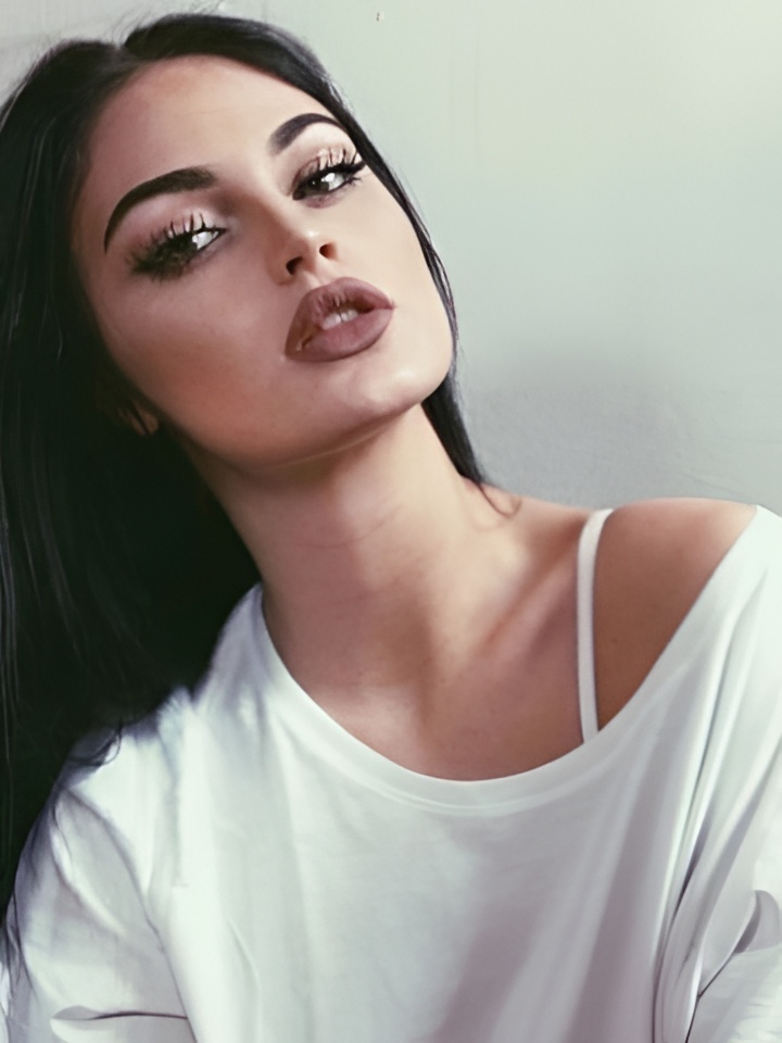 Моника привлекальеная девушка из Ханты-мансийск цена от 1500 руб