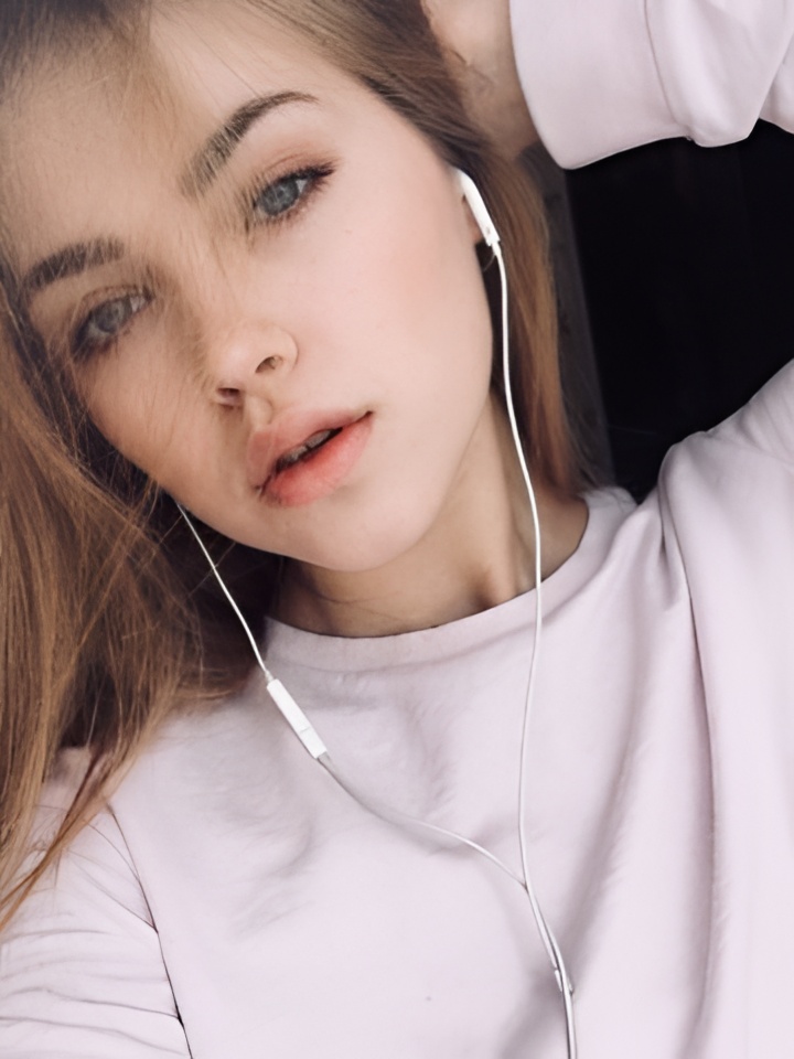 Виктория привлекальеная девушка из Ханты-мансийск цена от 4000 руб